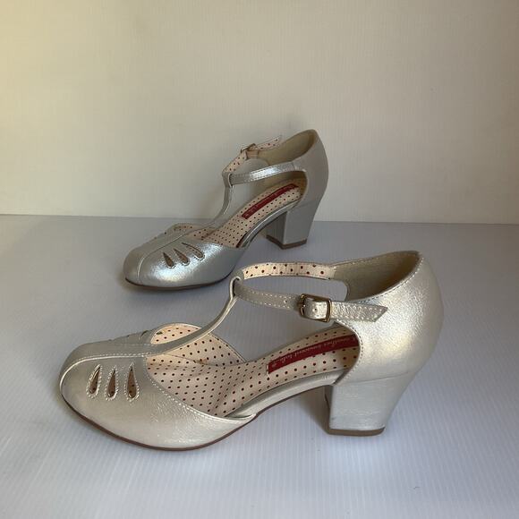 Vintage Style T-Strap Block Heel Silver Shoes Size 6.5 But Another Innocent Tale - Picture 9 of 10